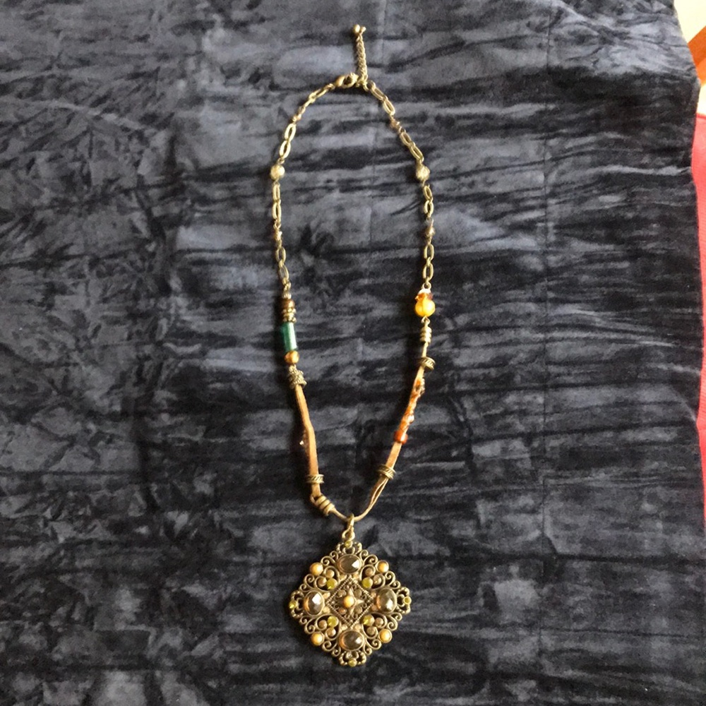 Cyrstal pendant necklace